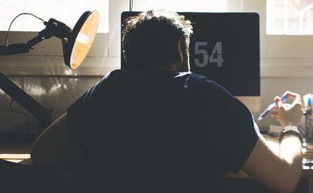 A helytelen üléshelyzet az osteochondrosis kialakulásának oka